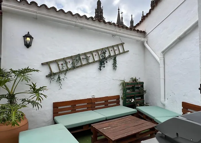 Casona Gildana: Historia, Patrimonio/E-Working