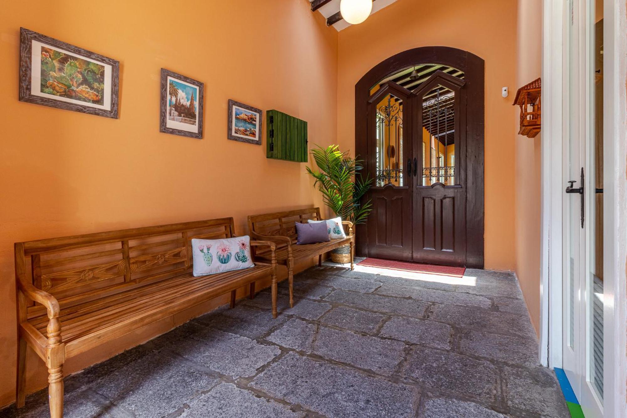 Casona Gildana: Historia, Patrimonio/e-working Holiday home *